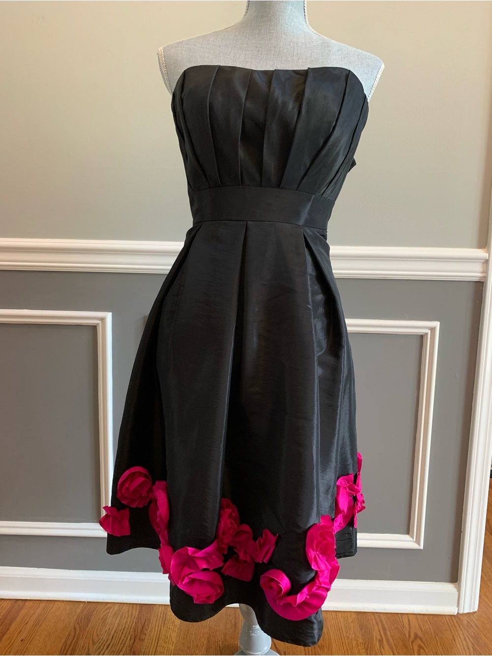 Strapless Black Taffeta A-Line Dress w/ Fuschia 3D Rosette Hem Women’s Size 4